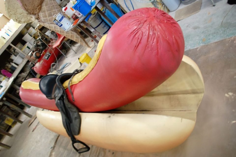 Eisde Commercial - Mechanical hotdog, giant ice cream